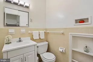 10401 Grosvenor Pl, Rockville, MD 20852 - Photo 12