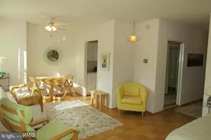10401 Grosvenor Pl, Rockville, MD 20852 - Photo 4