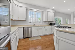9908 Bald Cypress Dr, Rockville, MD 20850 - Photo 10