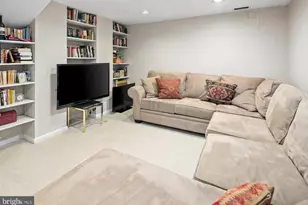 6413 Kenhowe Dr, Bethesda, MD 20817 - Photo 50