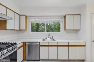 10739 Mist Haven Terrace, Rockville, MD 20852 - Photo 4