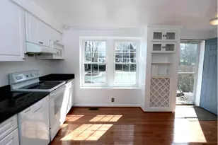 8907 Barrowgate Ct, Potomac, MD 20854 - Photo 4