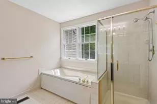 17976 Dumfries Cir, Olney, MD 20832 - Photo 24
