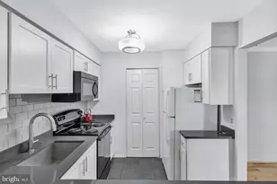 5716 Chapman Mill Dr, Rockville, MD 20852 - Photo 12
