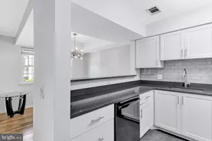 5716 Chapman Mill Dr, Rockville, MD 20852 - Photo 10