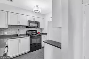 5716 Chapman Mill Dr, Rockville, MD 20852 - Photo 12
