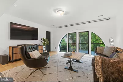 2701 Hume Drive #400, Silver Spring, MD 20910 - Photo 2