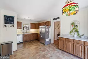 19608 Gott St, Poolesville, MD 20837 - Photo 14