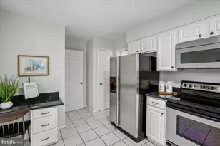 9208 Fall River Ln, Potomac, MD 20854 - Photo 10