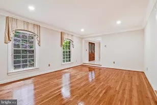 10009 New London Dr, Potomac, MD 20854 - Photo 6
