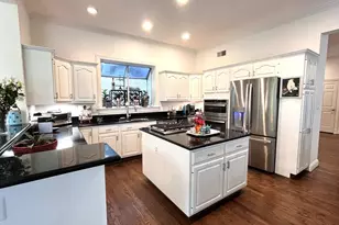 7809 Fox Gate Ct, Bethesda, MD 20817 - Photo 2