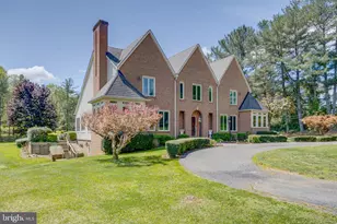 30 Piney Meetinghouse Ct, Potomac, MD 20854 - Photo 2