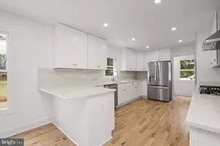 9828 Watts Branch Dr, Rockville, MD 20850 - Photo 10