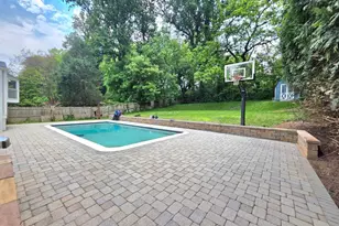 8300 Beech Tree Rd, Bethesda, MD 20817 - Photo 32