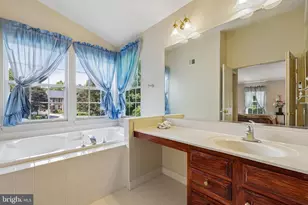 1 Chagall Ct, North Potomac, MD 20878 - Photo 4