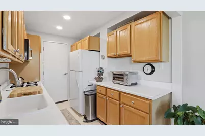 10201 Grosvenor Place #1009, Rockville, MD 20852 - Photo 4