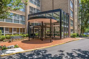 4970 Battery Ln, Bethesda, MD 20814 - Photo 2