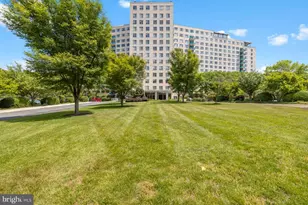 10401 Grosvenor Pl, Rockville, MD 20852 - Photo 2