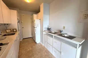 10500 Rockville Pik, Rockville, MD 20852 - Photo 4
