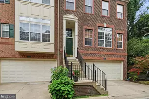 2011 Ashleigh Woods Ct, Rockville, MD 20851 - Photo 4