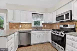 7435 Crestberry Ln, Bethesda, MD 20817 - Photo 16