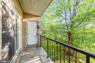 18304 Streamside Dr, Gaithersburg, MD 20879 - Photo 8