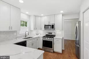 8615 Aqueduct Rd, Potomac, MD 20854 - Photo 12