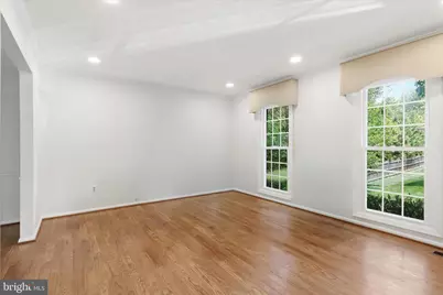 8615 Aqueduct Road, Potomac, MD 20854 - Photo 6