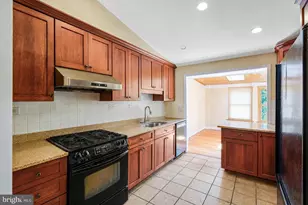 17313 Dowden Way, Poolesville, MD 20837 - Photo 2