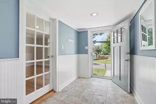 1102 Broadwood Dr, Rockville, MD 20851 - Photo 4