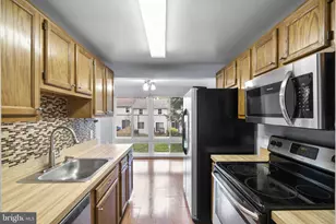 18050 Chalet Dr, Germantown, MD 20874 - Photo 12
