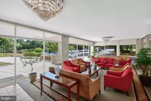 10201 Grosvenor Pl, Rockville, MD 20852 - Photo 2