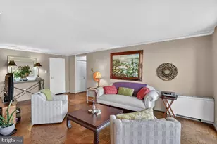 10201 Grosvenor Pl, Rockville, MD 20852 - Photo 4