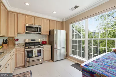 214 Fallsgrove Boulevard #12, Rockville, MD 20850 - Photo 4