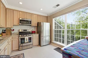 214 Fallsgrove Blvd, Rockville, MD 20850 - Photo 4