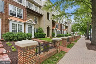 214 Fallsgrove Blvd, Rockville, MD 20850 - Photo 4