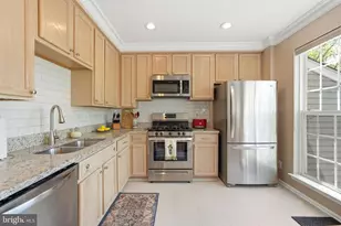 214 Fallsgrove Blvd, Rockville, MD 20850 - Photo 2
