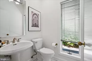 9100 Aldershot Dr, Bethesda, MD 20817 - Photo 32