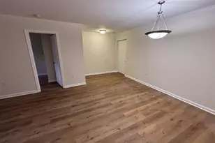 18318 Streamside Dr, Gaithersburg, MD 20879 - Photo 4