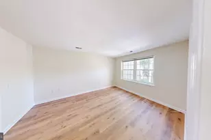 18318 Streamside Dr, Gaithersburg, MD 20879 - Photo 10