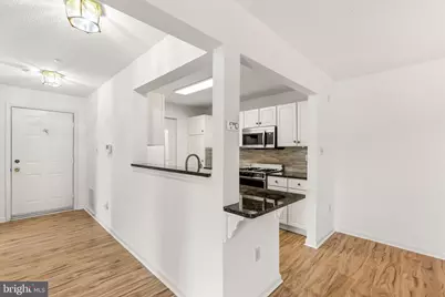 10022 Vanderbilt Circle #10, Rockville, MD 20850 - Photo 2