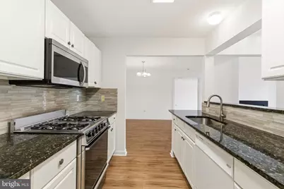 10022 Vanderbilt Circle #10, Rockville, MD 20850 - Photo 4