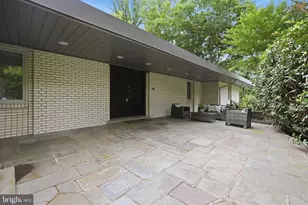 6929 Carmichael Ave, Bethesda, MD 20817 - Photo 2