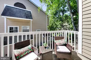 5716 Chapman Mill Dr, Rockville, MD 20852 - Photo 2