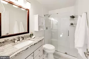 5716 Chapman Mill Dr, Rockville, MD 20852 - Photo 18