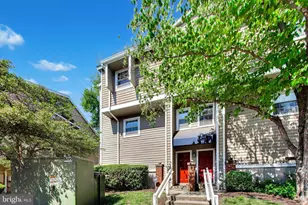 5716 Chapman Mill Dr, Rockville, MD 20852 - Photo 2