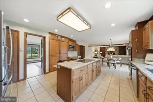 10025 Blue Banner Dr, Germantown, MD 20876 - Photo 14
