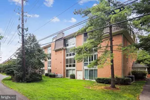5717 Brewer House Cir, Rockville, MD 20852 - Photo 2