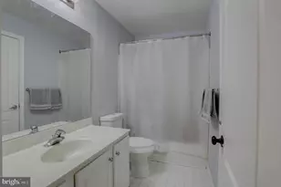 11906 Castlegate Ct, Rockville, MD 20852 - Photo 18