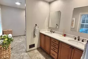 8101 Buckspark Ln E, Potomac, MD 20854 - Photo 36